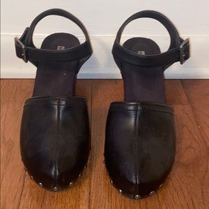 Black clog with straps